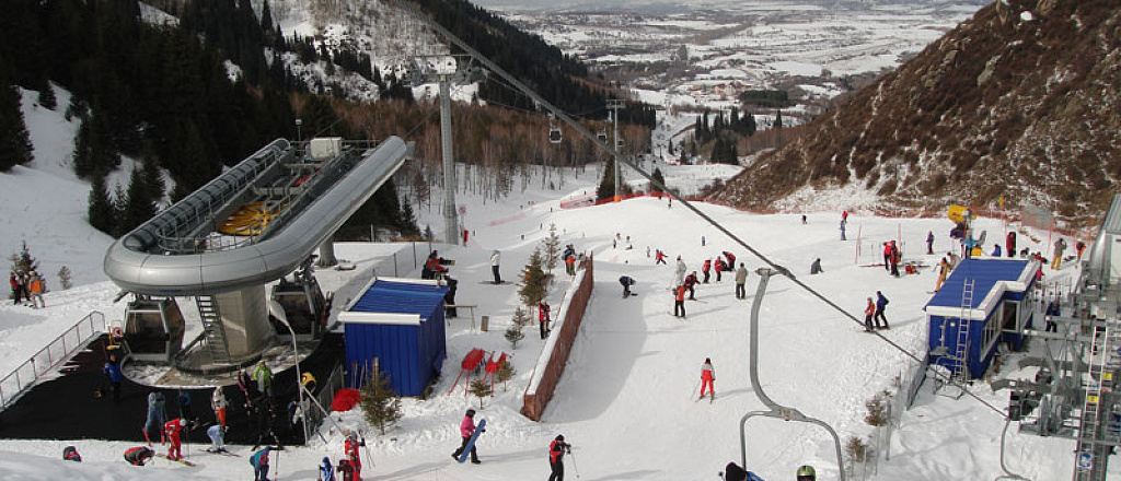 recreation-in-almaty-suburbs-snowboard-horse-riding-and-thermal-swimming-pool