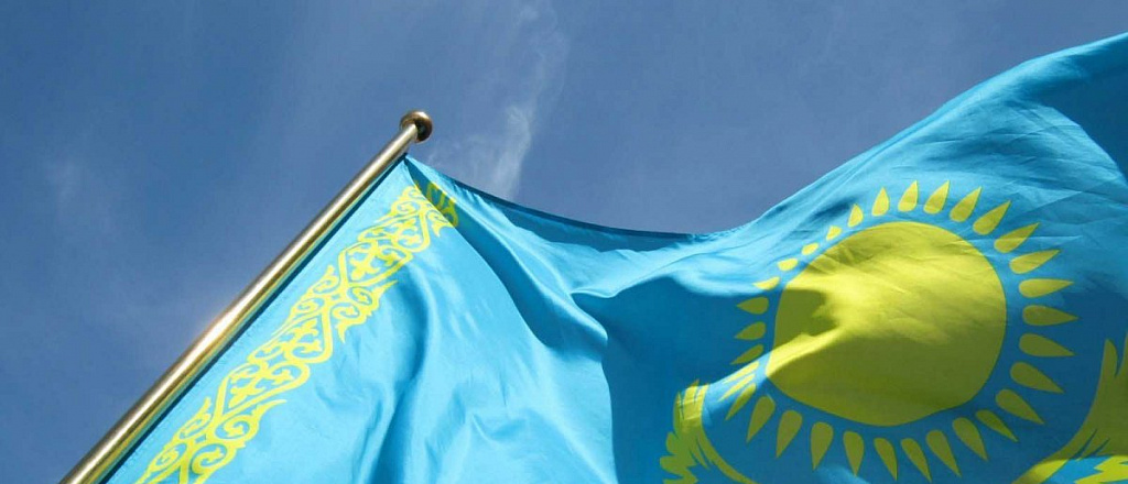 kazahstanskie-flagi-pervymi-poyavilis-v-atleticheskih-derevnyah-oi-2018