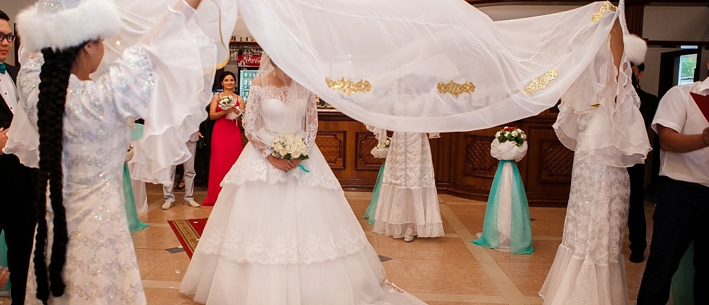 16-real-kazakh-wedding-features