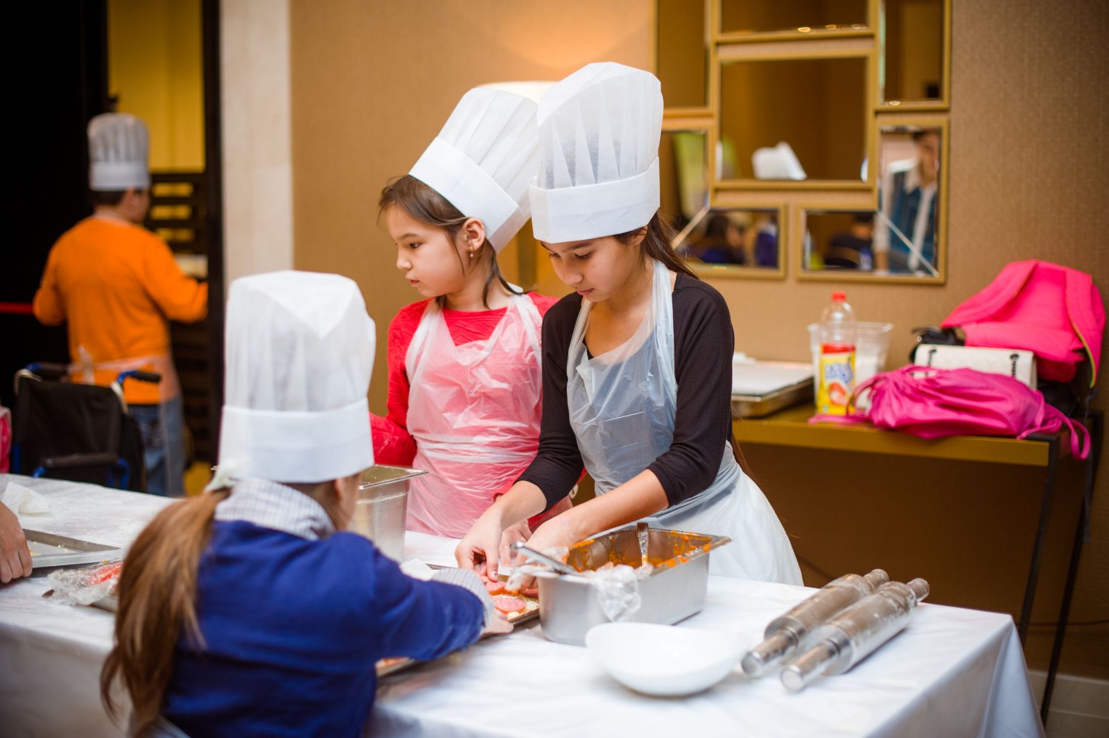 Благотворительная творческая мастерская для детей с особенностями развития в отеле Astana Marriott