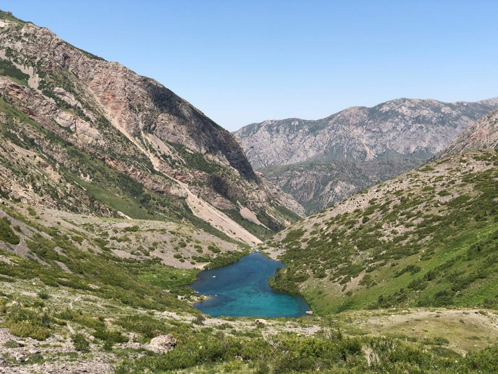 Бирюзовое озеро и самый большой каньон в Средней Азии ― места для активного отдыха в Шымкенте