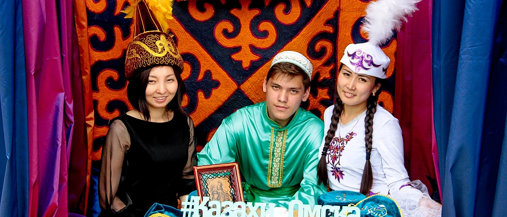 kazakhs-living-in-omsk-on-beauty-pageants-auls-and-the-kazakh-language